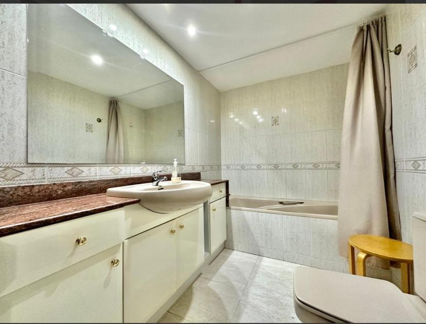 Apto. Grande, Luminoso Y Centrico Apartment Олот Екстериор снимка